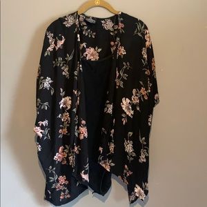 Buckle Brand Angie Kimono black with flowers